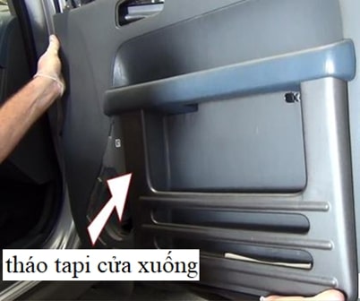 Tháo Tapi cửa xe