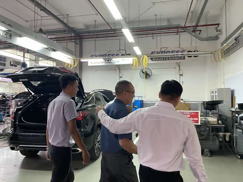 trung tâm VATC ghé thăm xưởng dịch vụ của hãng Toyota Ninh Kiều